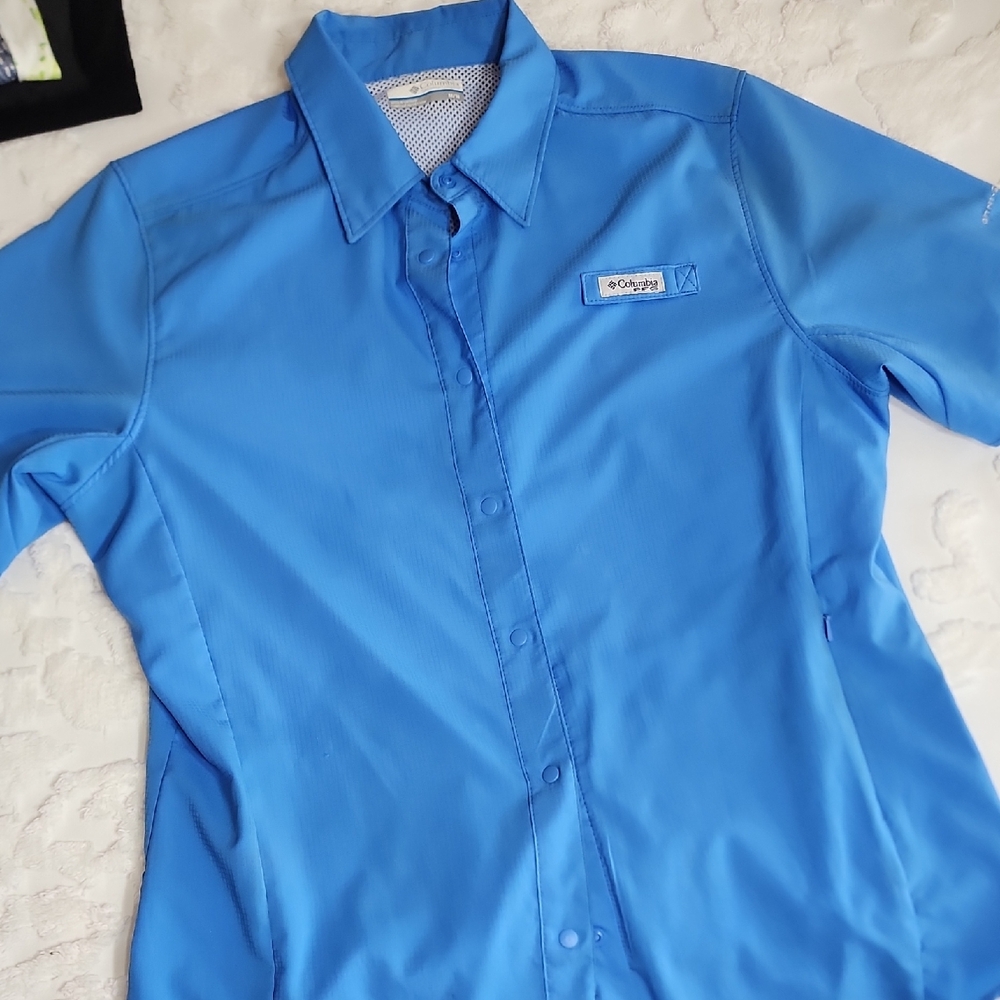 Columbia Womens Vibrant Blue Button Down Shirt